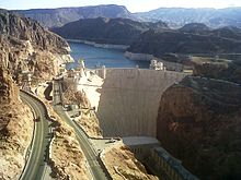 https://upload.wikimedia.org/wikipedia/commons/thumb/5/5d/Hoover_Dam_-_Arizona.jpg/220px-Hoover_Dam_-_Arizona.jpg